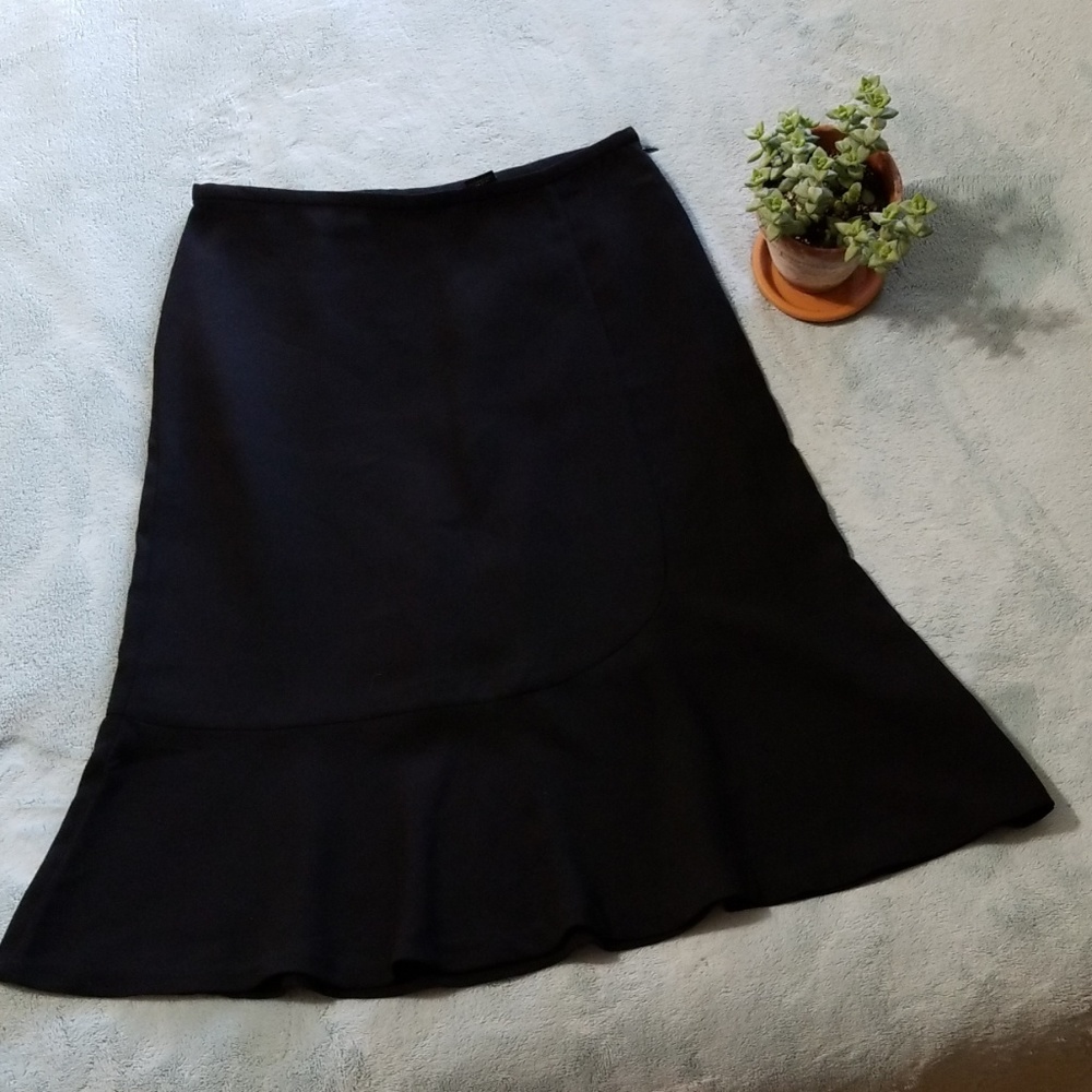 Basic black skirt
